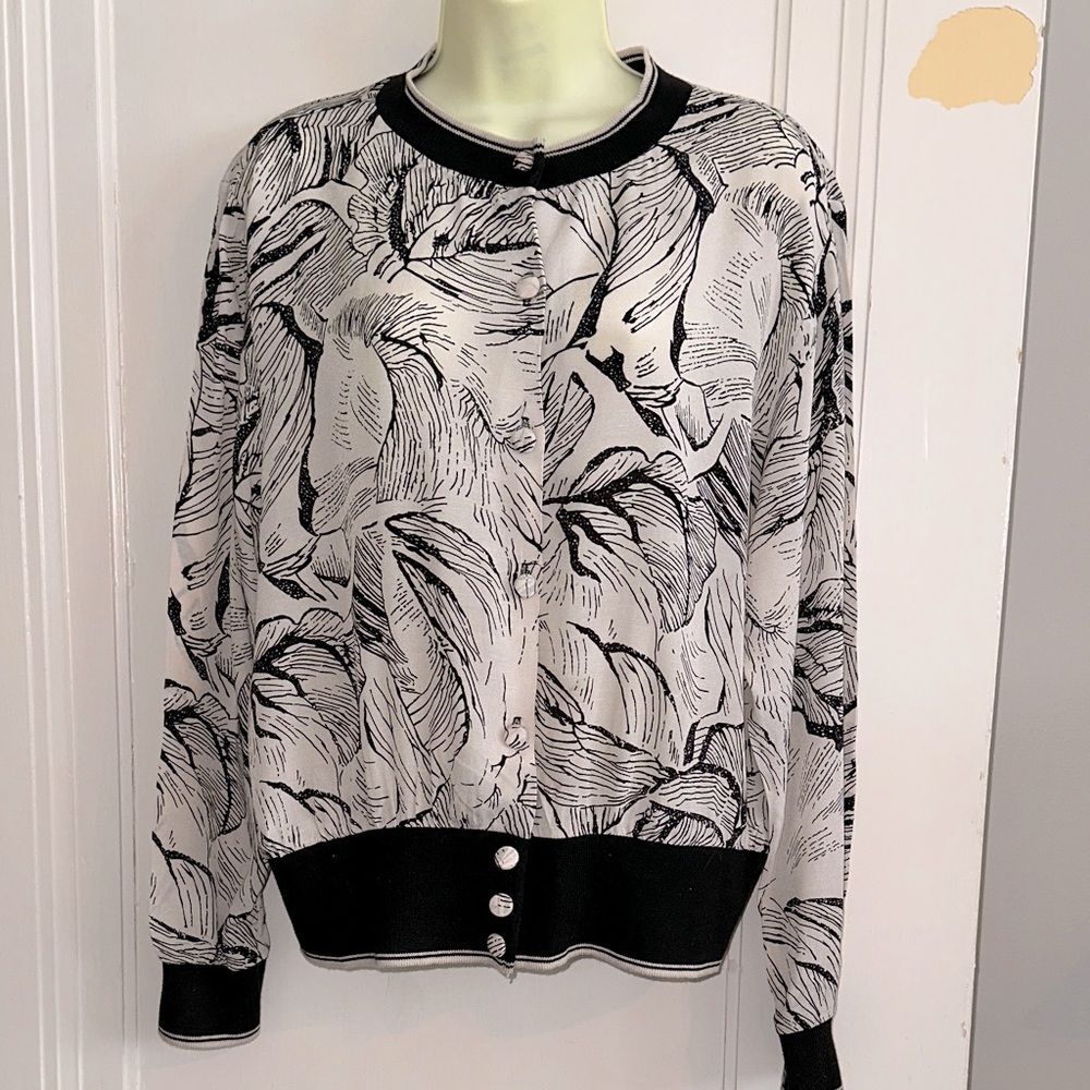 Vintage 90s Melrose Black‎ & White Leaf Motif Button Front Rayon Blouse